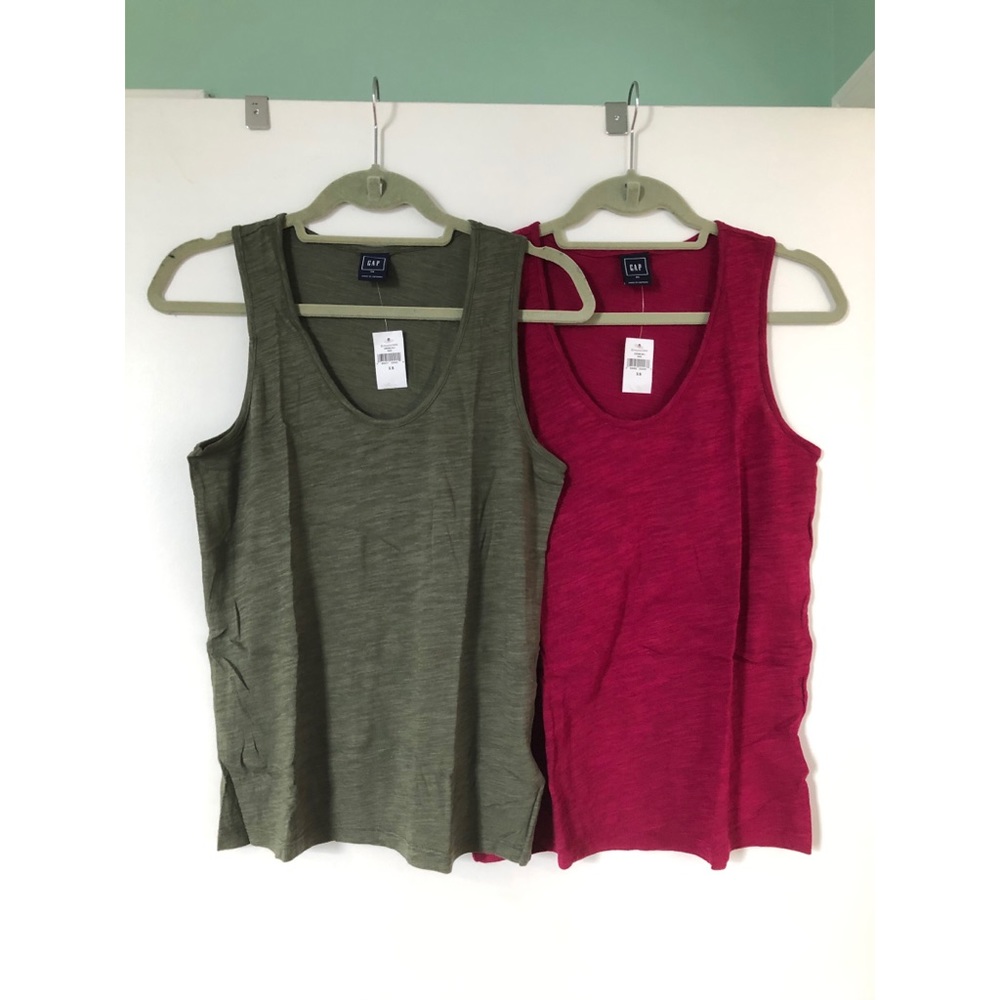 4 New with tags Gap tops!